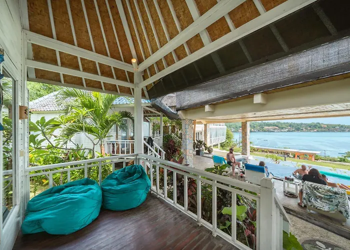 Nusa View - Oceanfront Hotel